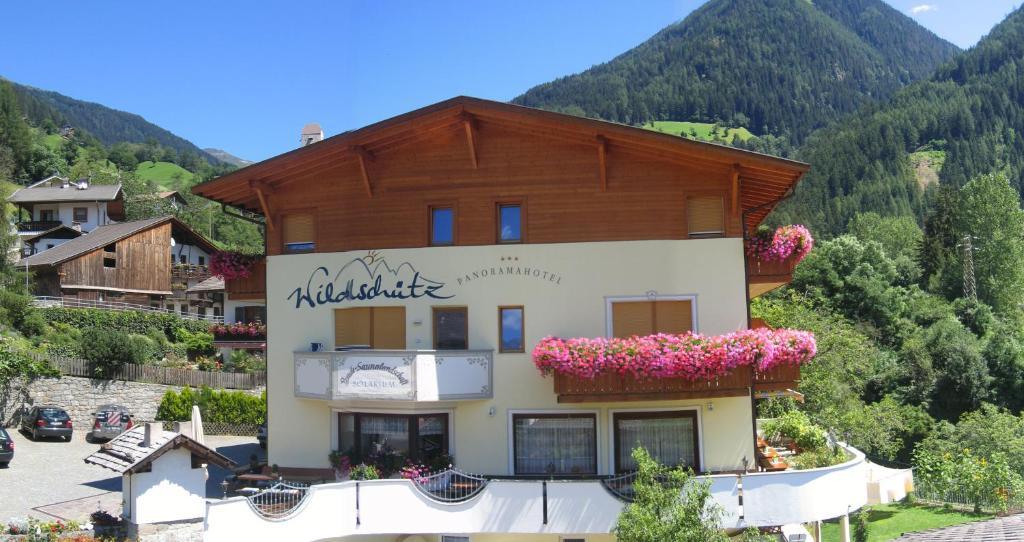 Hotel Wildschutz San Leonardo in Passiria Exterior photo